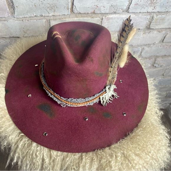 NWT Custom Designed Hat "Wildflowers and Wild Horses” - Picture 7 of 10